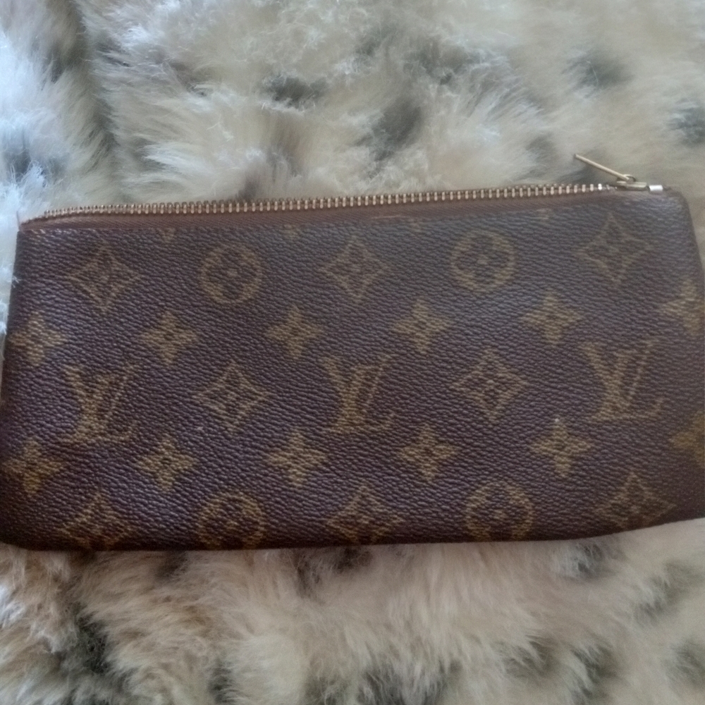 COPY - Non authentic lv wallet/